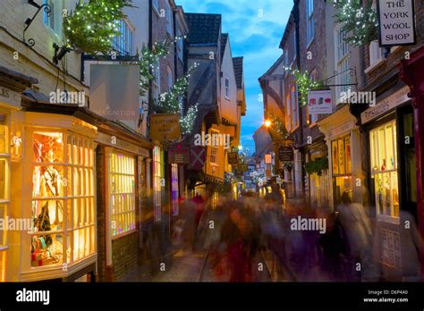 Shambles christmas york yorkshire england hi-res stock photography and images - Alamy