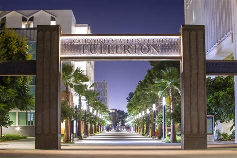 กระบวนการรับสมัครของ Cal State Fullerton มีความสามารถในการแข่งขันเพียงใด