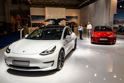 Tesla Model 3 or Tesla Model S – Which Luxury Hybrid is Better?