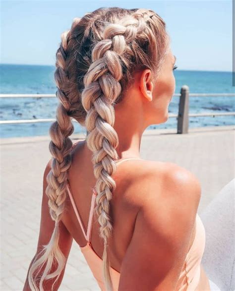 25+ Cute & Easy To Do Beach Hairstyles Trending In 2023