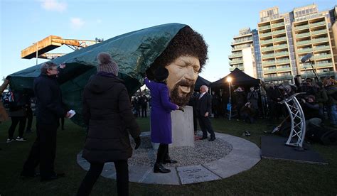 Outrage after Luke Kelly statue vandalised in Dublin - Extra.ie