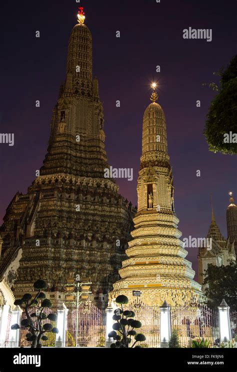 Wat Arun at night Stock Photo - Alamy