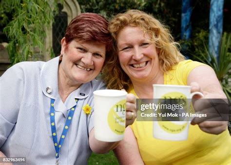 172 Charlie Dimmock Photos Stock Photos, High-Res Pictures, and Images - Getty Images