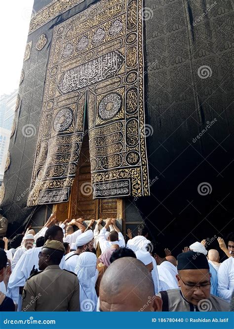 The Door of the Kaaba or `Multazam` Editorial Image - Image of december, black: 186780440