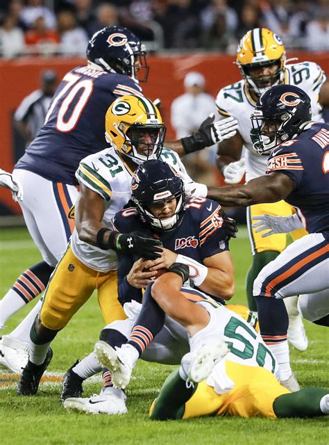 Bears' offense struggles in opening loss to Packers | AP News