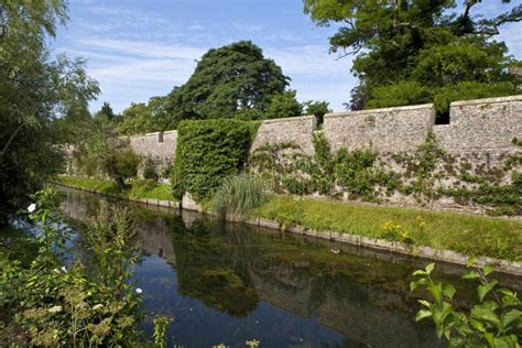 Bishop S Palace Moat in Wells Stock Photo - Image of kingdom, beautiful: 32915114