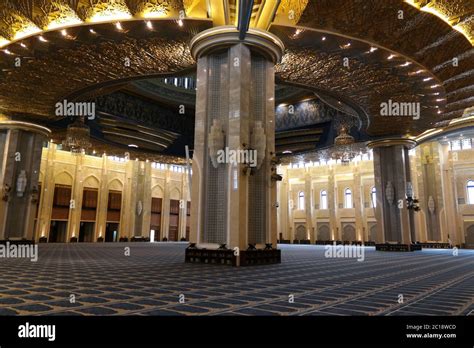 Kuwait Grand Mosque interior Stock Photo - Alamy