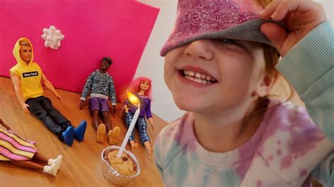 Barbie SURPRiSE BiRTHDAY Party!! Adley opens a Dream Closet for a pretend play fashion makeover ...