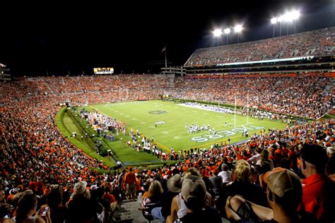 Take a Virtual Tour Inside Auburn’s Football Facilities [VIDEO] | Fanbuzz