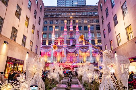 15 Fabulous Christmas Light Displays in New York City (2023)