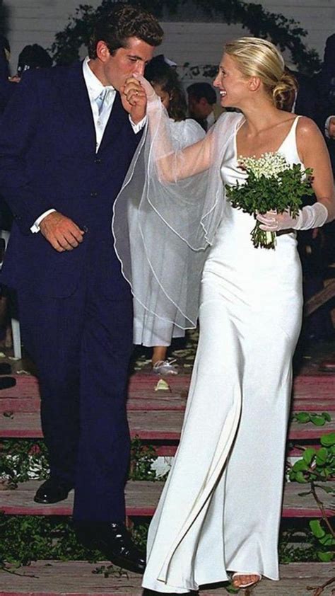 John Kennedy Jr marries Carolyn Bessette, 1996 | Mejores vestidos de novia, Vestidos de novia ...