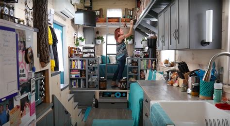 Hoarder Moves into a Tiny House to Curtail Compulsive Behaviour