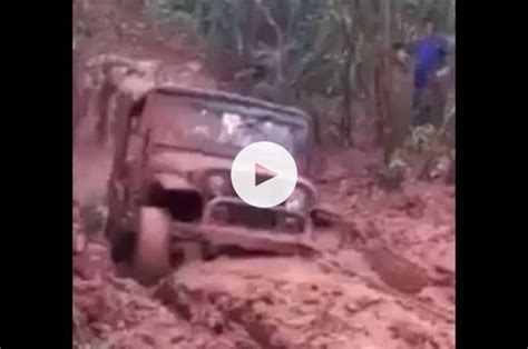 chain breaks pulling jesep full video jeep stuck in mud chain snaps jeep chain snap reddit jeep ...