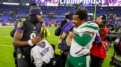 Lamar Jackson signs autographs for Jets players after Ravens win ...