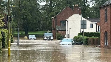 Lincolnshire flood risk increased by groundwater level - expert - BBC News