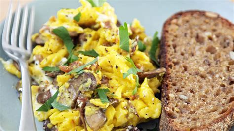 Mushroom Scrambled Eggs Recipe | Scrambled Eggs With Mushrooms in Microwave