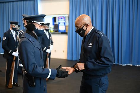 DVIDS - Images - CSAF tours 11th Operations Group at Joint Base Anacostia-Bolling [Image 8 of 23]