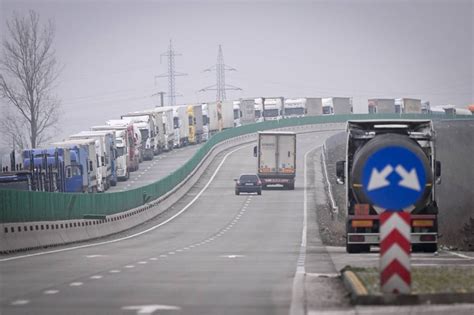 Frustration at Romania-Bulgaria border for vetoed Schengen hopefuls ...