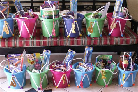 MUSIC PARTY: Goodie buckets decorated like drums. | Drum birthday cakes, Drum birthday party ...