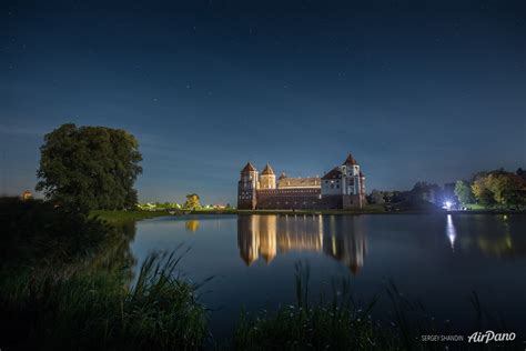 Reflection of the Mir Castle in the lake