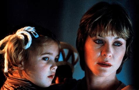Drew Barrymore Re-Creates 'E.T.' Shot With Dee Wallace