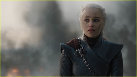 Emilia Clarke Reacts to THAT Daenerys Moment in 'Game of Thrones ...