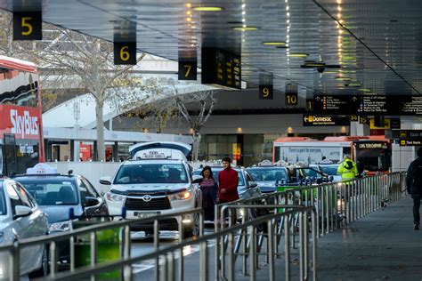 Melbourne Airport Arrivals : Melbourne Airport - Pick Up & Drop Off ...