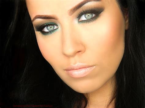 Emerald Green Smokey Eye Makeup Tutorial | Fashionisers