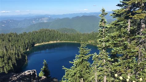 Hike the Summit Lake Trail, Day trip from Seattle with views of Mount Rainier. 1-day trip ...