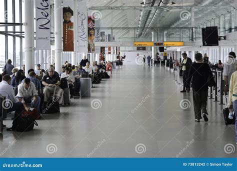 Heathrow Airport - Terminal 2 Editorial Photography - Image of capital, gate: 73813242