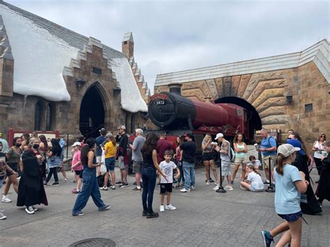 Construction Walls Removed from Hogwarts Express Display at Universal's ...