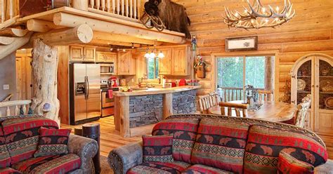 Big Cabins in Pigeon Forge. 8, 10 and 12 Bedroom Cabins, Sleeps 25+