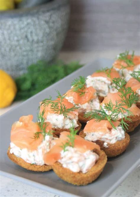 Canapés with Smoked Salmon - Chez Le Rêve Français