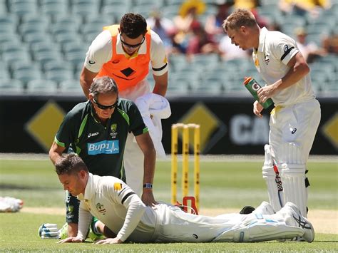 Clarke retires hurt with another back injury - Cricket365