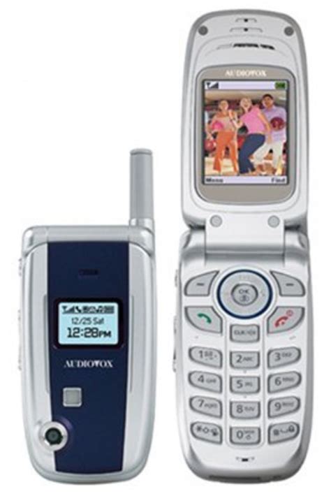 15 things you'll only understand if you owned a flip phone