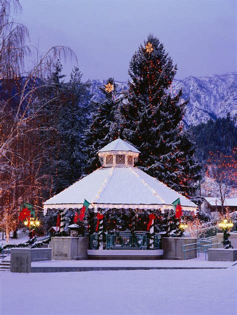 The Most Charming Small Towns to Visit During the Christmas Season | Christmas town, Christmas ...