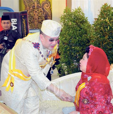 Tengku Muhammad Fakhry Petra / Oksana voevodina has married malaysia's muhammad v of kelantan in ...