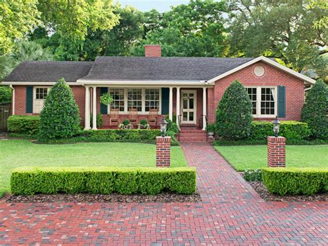 Curb Appeal Ideas from Jacksonville, Florida | HGTV | Brick exterior ...