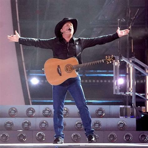 Garth Brooks extends his Las Vegas residency through 2024 - ABC News