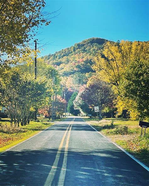 Autumn in North Carolina : r/RoadPorn