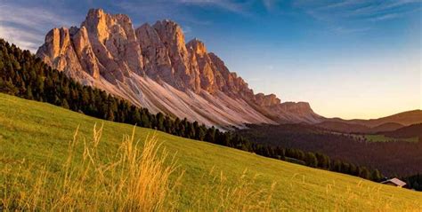 Odle al tramonto - Sonnenuntergang auf der Geisleralm - Odle Sunset | Fields of gold, Dolomites ...