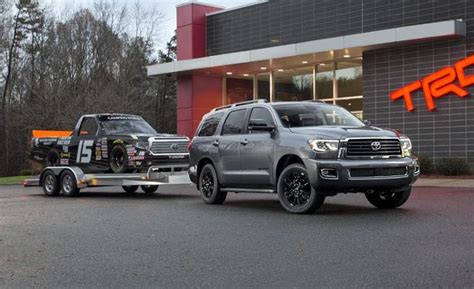 Toyota Sequoia Photos and Specs. Photo: Toyota Sequoia 4k big and 9 ...