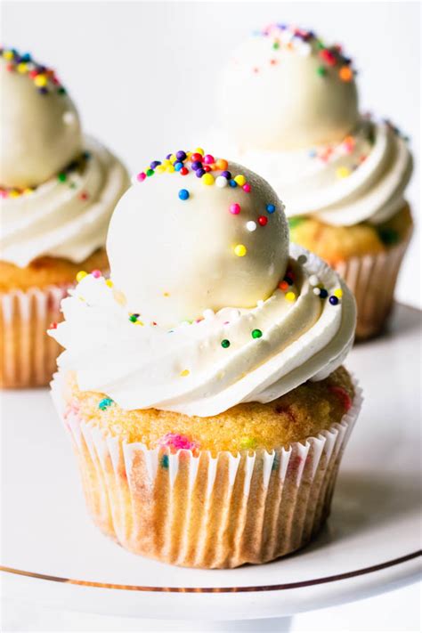 Birthday Cupcakes with Sprinkles - Pies and Tacos