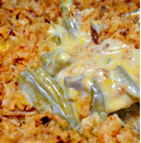 Easy Cheesy Green Bean Casserole | RecipeLion.com