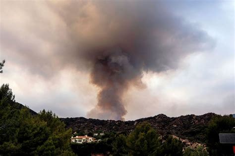 1K LA residents still under evacuation orders amid wildfire