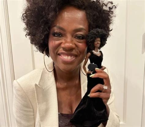 Viola Davis recebe sua própria versão da Barbie e celebra: 'Orgulhosa'