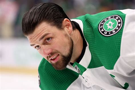 What are Jamie Benn's salary and contract details for the 2022-23 season?