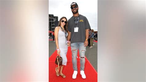 49ers Fred Warner announces wife is pregnant, baby expected in March ...