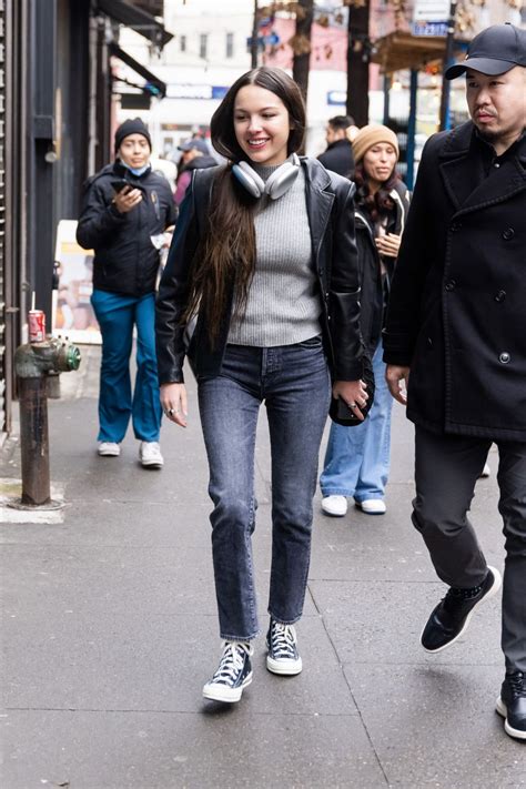 Olivia Rodrigo in Casual Outfit in New York 01/12/2023 • CelebMafia