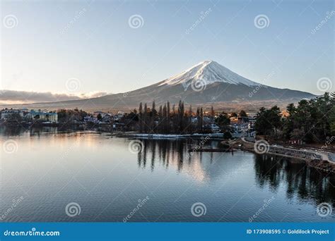 Sunrise over Mount Fuji stock image. Image of iyashi - 173908595